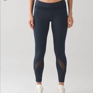 LIKE NEW women’s lululemon inspire tights size 6